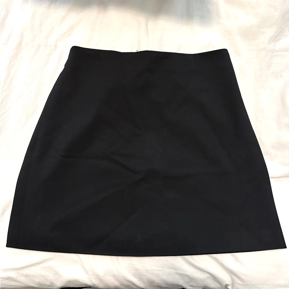NWOT black H&M mini skirt